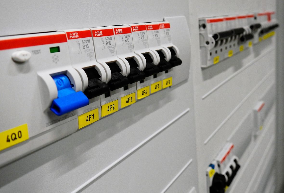 cuadro-electrico-electricistas-cordoba-averias-electricas-3