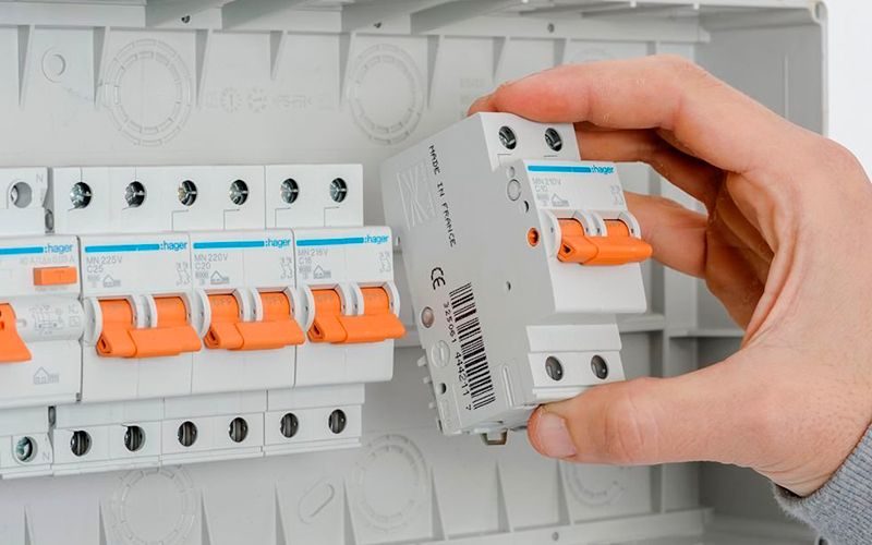 reparar-instalar-averia-cuadro-electrico